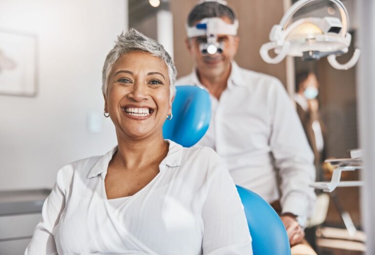 Read more about the article Dental Implants vs. Dentures: A Comprehensive Guide